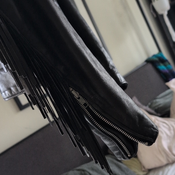 🔥Leather Jacket with Modern Appeal🔥 - Picture 9 of 12